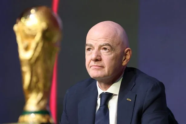 インファンティーノ会長がW杯売却計画を全面撤回、土下座の謝罪