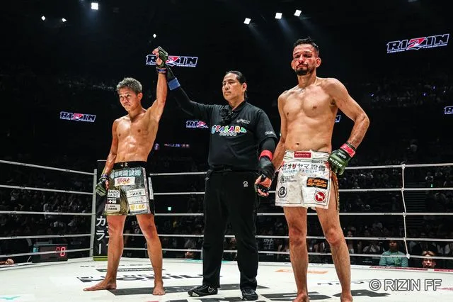 秋元強真、左拳脱臼のままクレベルに圧勝!大晦日タイトル挑戦は慎重に