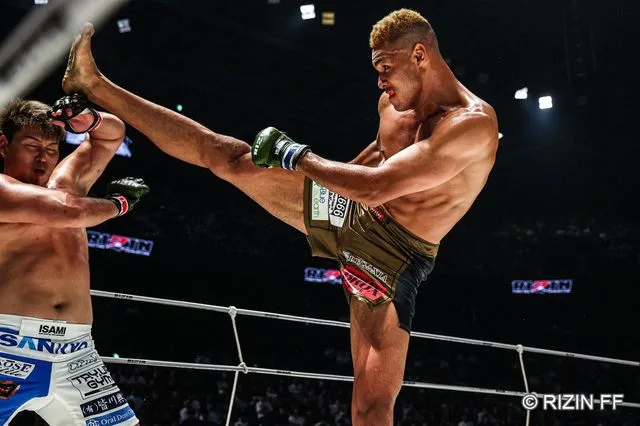 2m超エドポロキングが衝撃TKO！11月決勝は元十両スダリオと激突