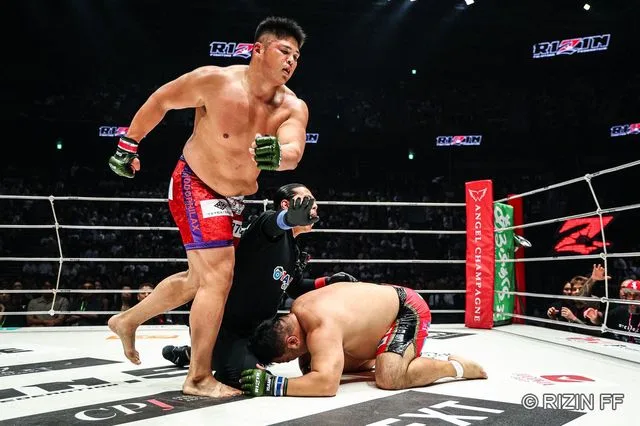 2m超エドポロキングが衝撃TKO！11月決勝は元十両スダリオと激突